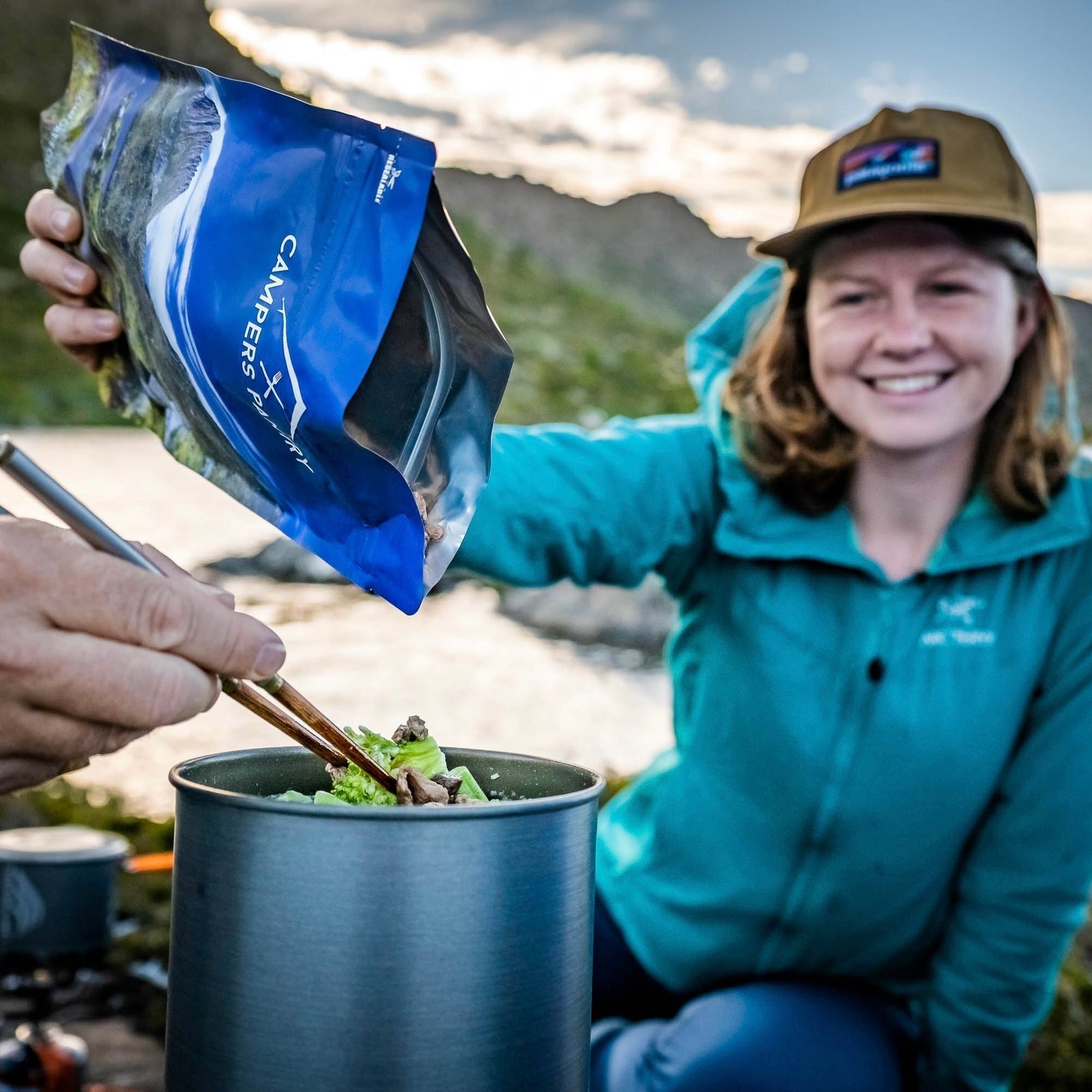 Campers Pantry freeze-dried beef pho cooked on a hiking stove with mountain views from the Tarn Shelf in Tasmania – lightweight camping meal for multi-day hikes.